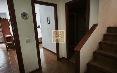 Spacious bungalow with a communal swimming pool and tennis court next to the golf club.